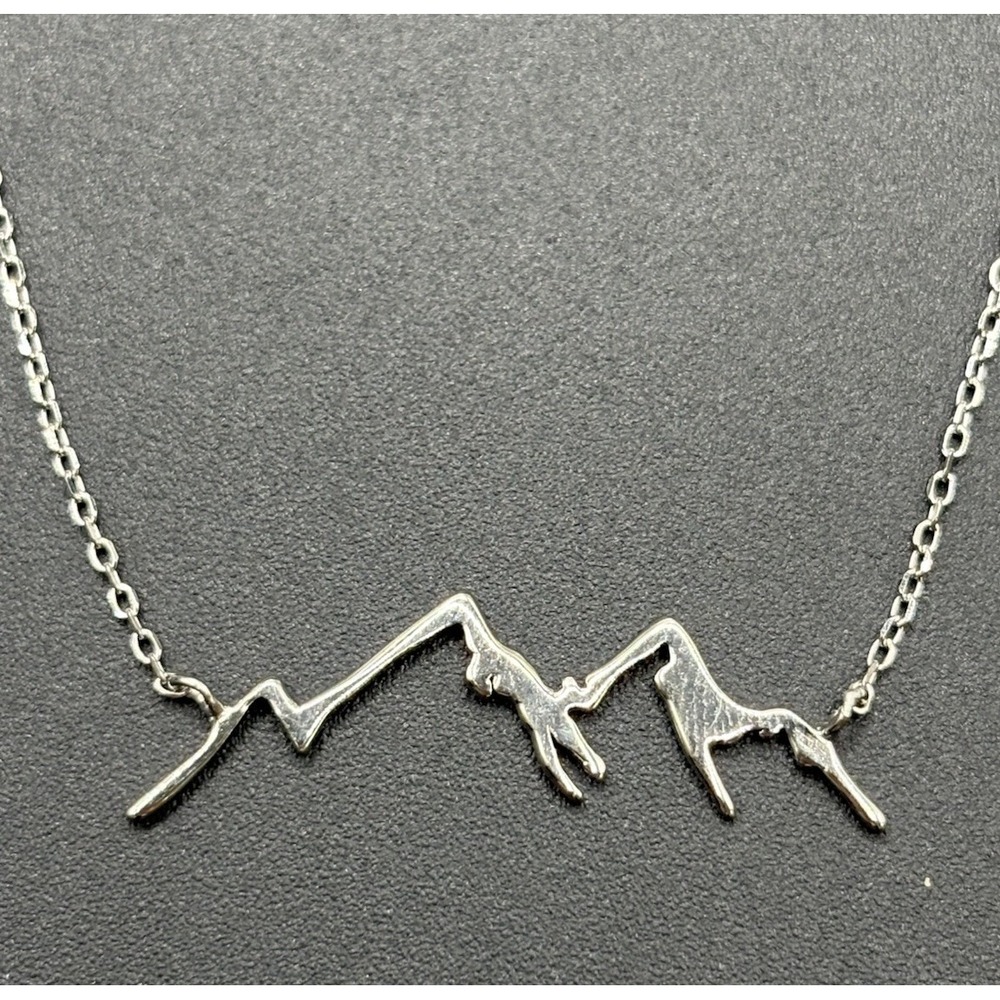 New Condition Sterling Silver Mountain Pendant Necklace 925 J18